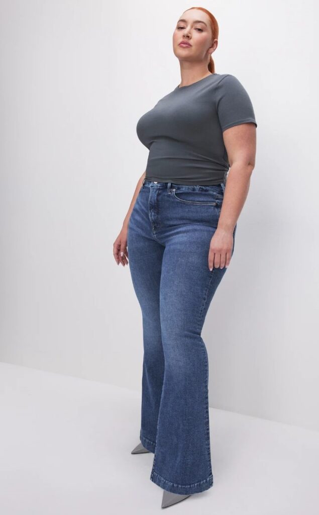 Plus size woman wearing high-rise jeans showing how the waistband sits on the body