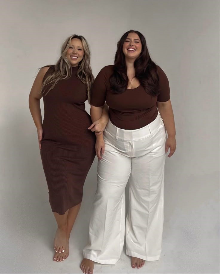 Two plus-size women with different body proportions illustrating the differences between pear-shaped and apple-shaped figures.