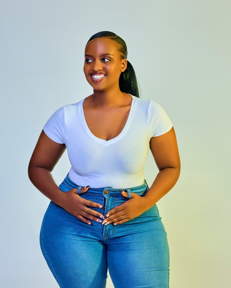 A woman wearing well-fitting blue jeans with a classic white T-shirt 