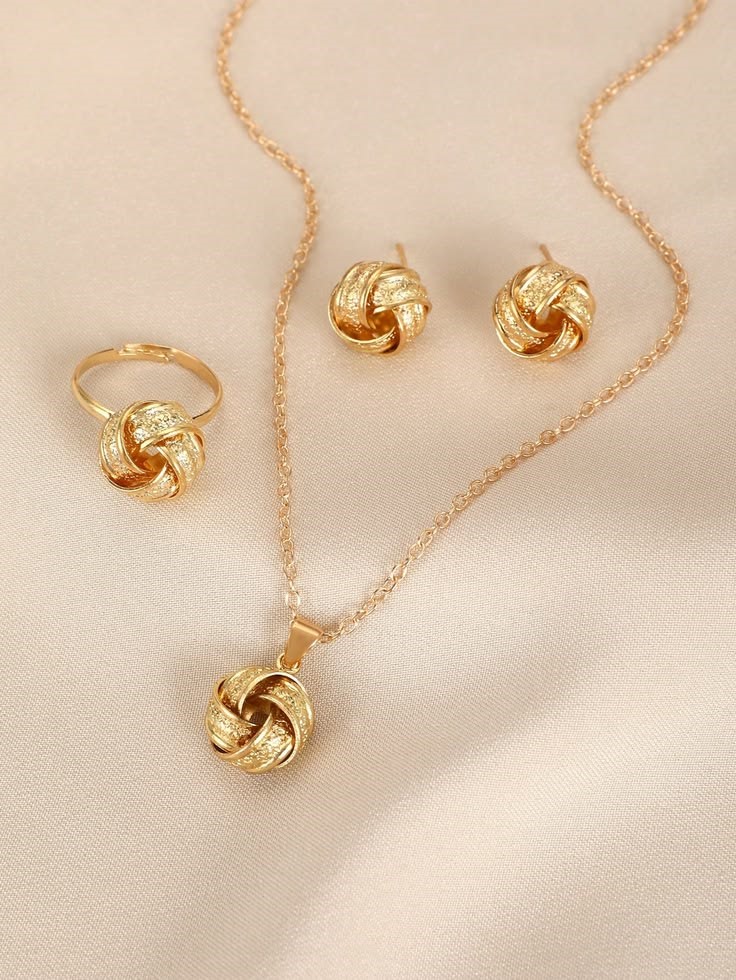 Gold jewelry set that instantly upgrades any outfit