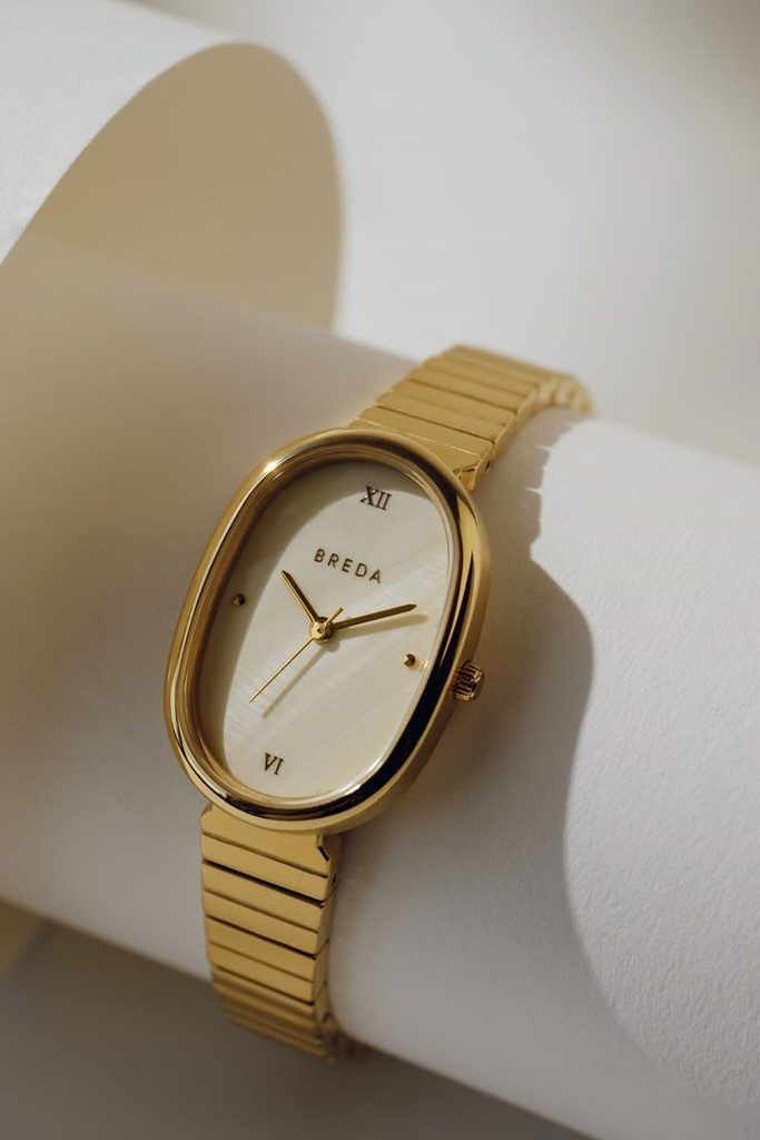 Gold watch that instantly upgrades any outfit