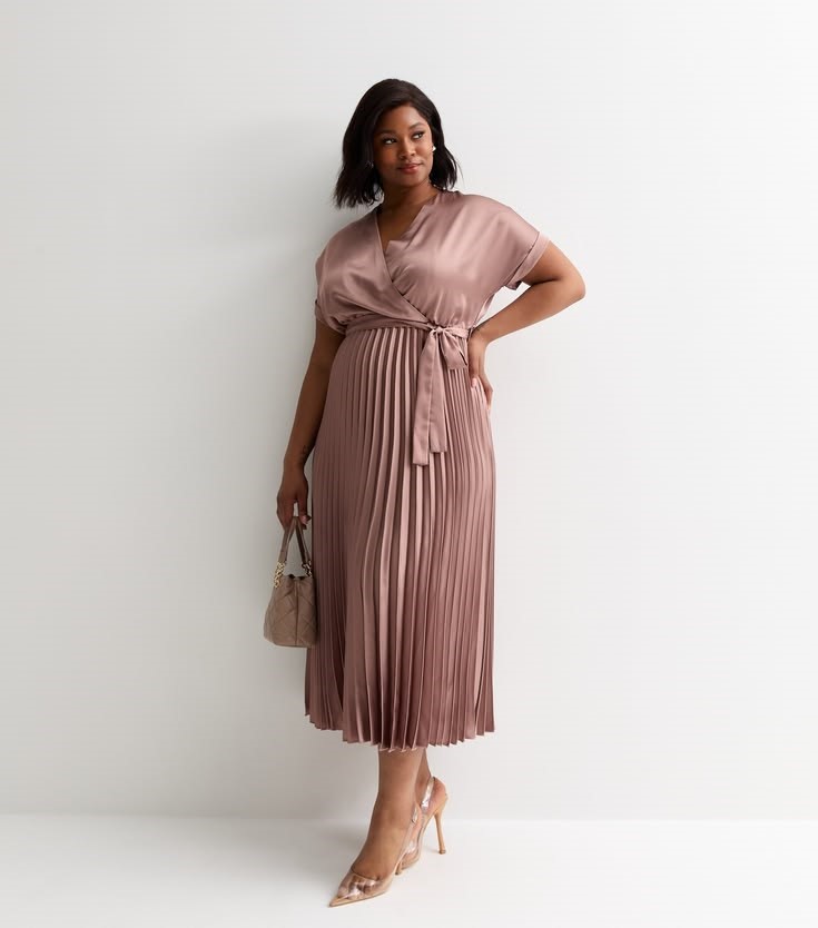 Dusty pink pleated midi dress for a wedding guest