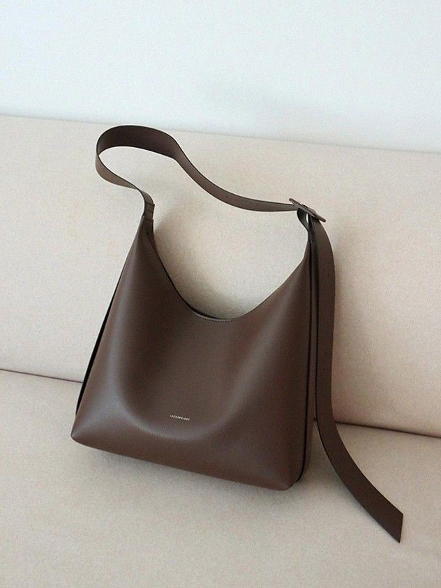 Minimalist brown shoulder handbag that goes with everything for effortless everyday styling