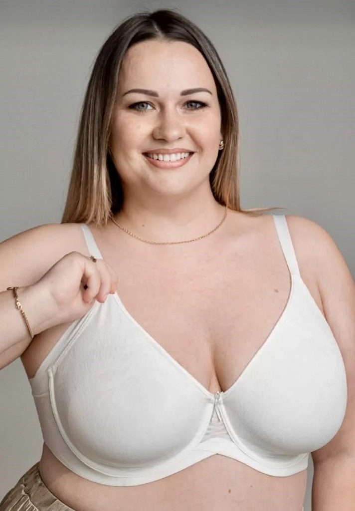 Plus size woman wearing a bra with cups that fit smoothly and comfortably