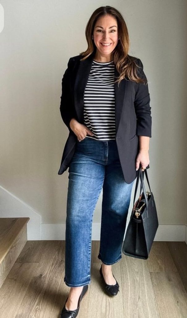 Business casual outfits for plus size women featuring dark-wash jeans, a tailored blazer, and loafers.