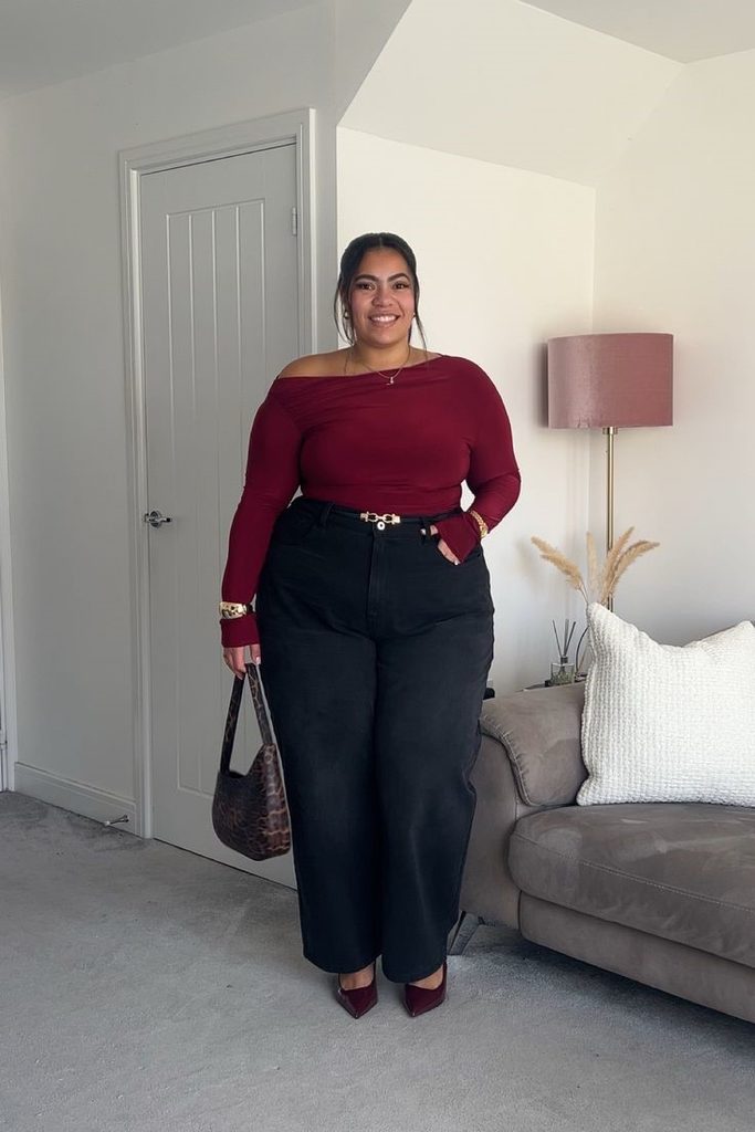 Business casual outfits for plus size women featuring dark-wash jeans and a chic blouse.