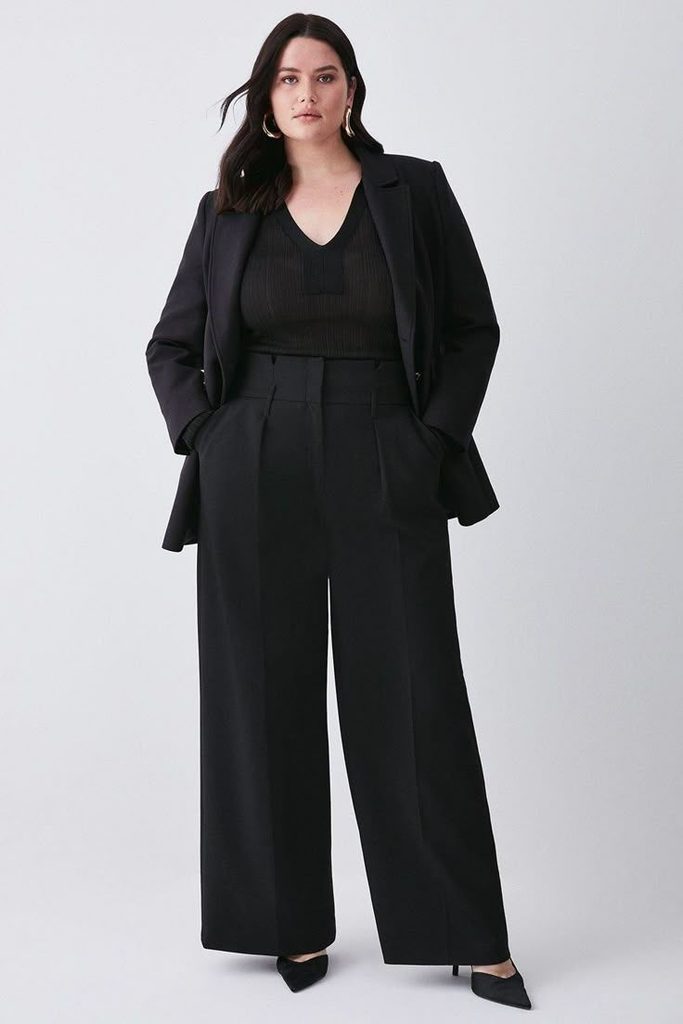 Business casual outfits for plus size women featuring a relaxed suit paired with a simple T-shirt.