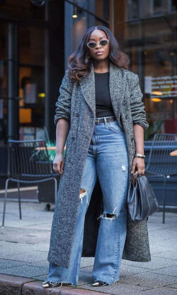 Long coat outfit ideas featuring an oversized gray coat, distressed wide-leg jeans, and a black top