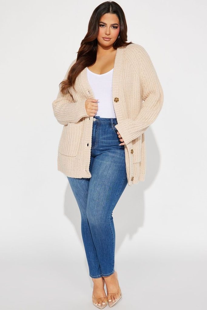 Plus size minimalist fashion featuring a neutral cardigan, simple top, and jeans.