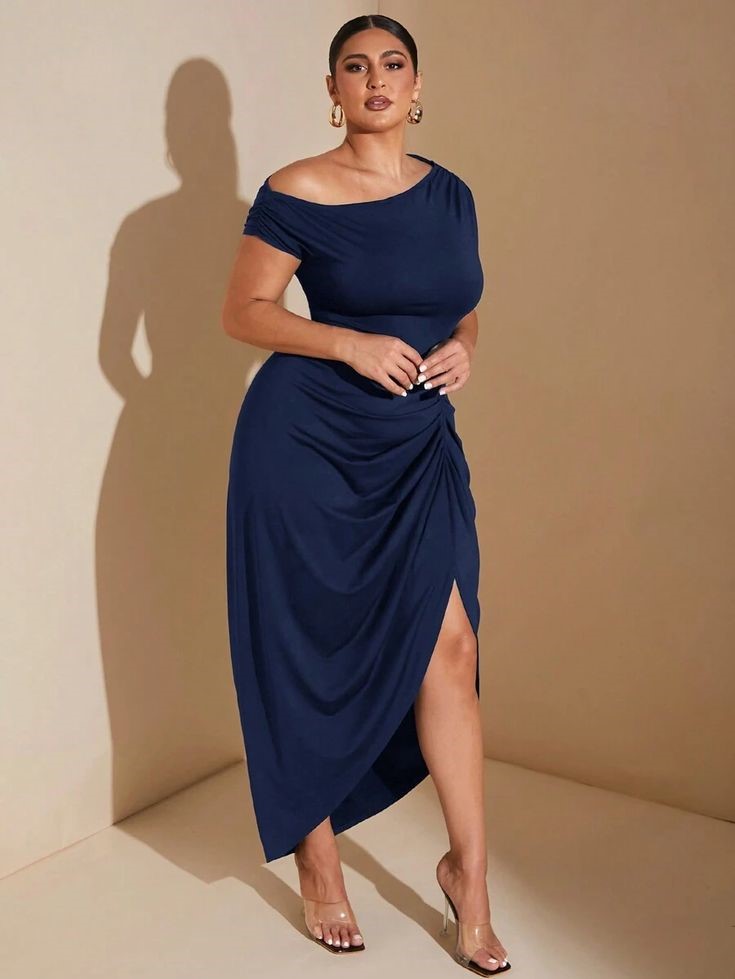 Plus size navy dress with nude heels for an elegant outfit